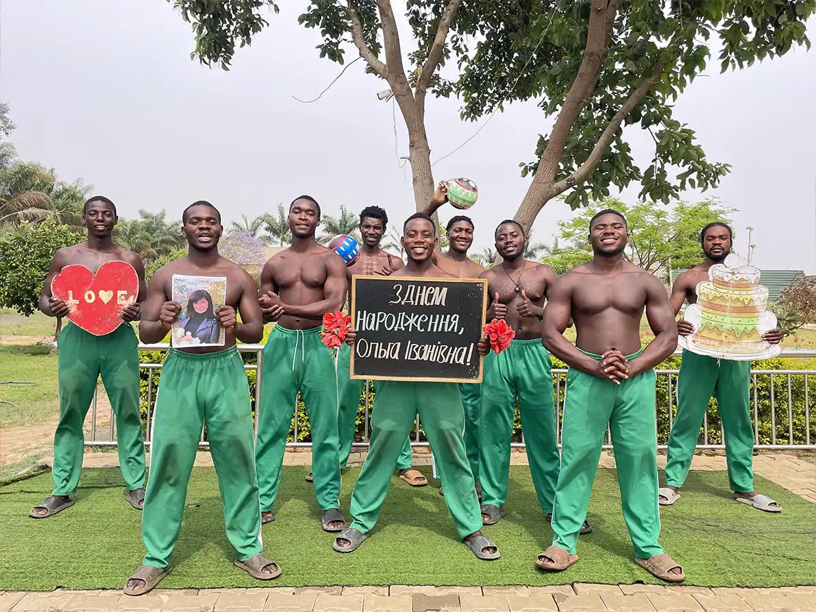Великі хлопці в зелених штанях