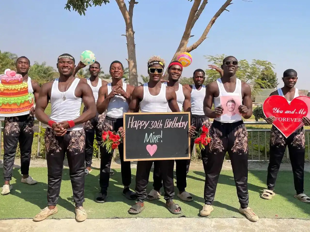 Великі хлопці в зелених штанях