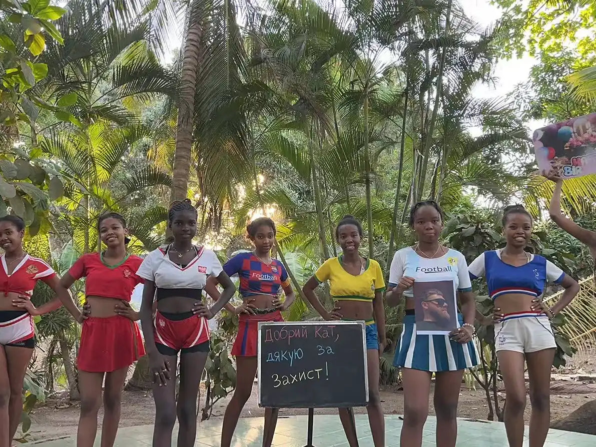 Гарячі футбольні дівчата